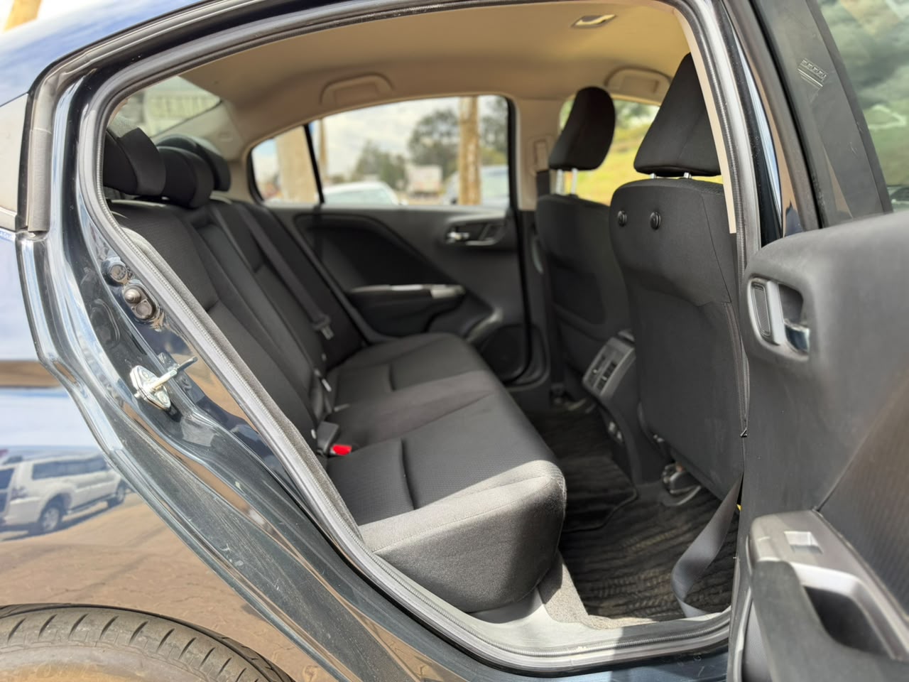 2019 – Honda Grace – Navy Blue