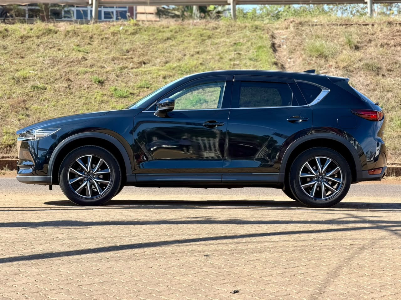 2020  – Mazda CX-5 X-L – Black
