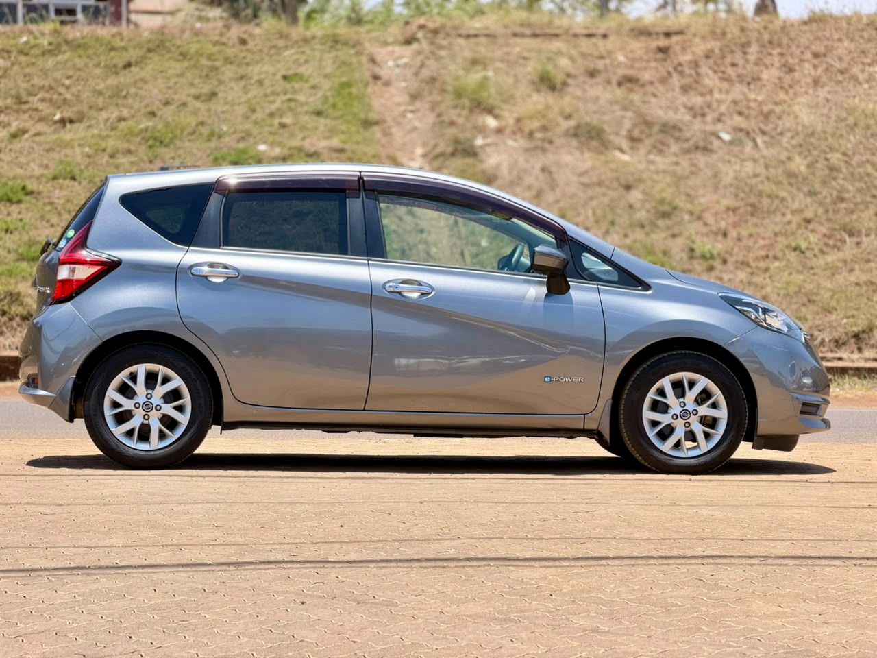 2019 – Nissan Note E-Power – Silver