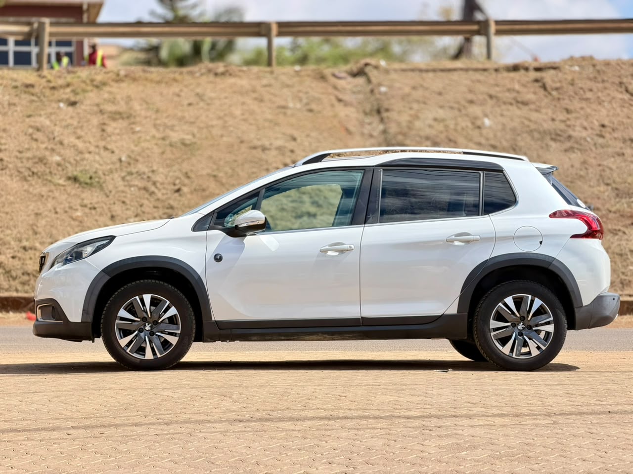 2019 – Peugeot 2008 – White