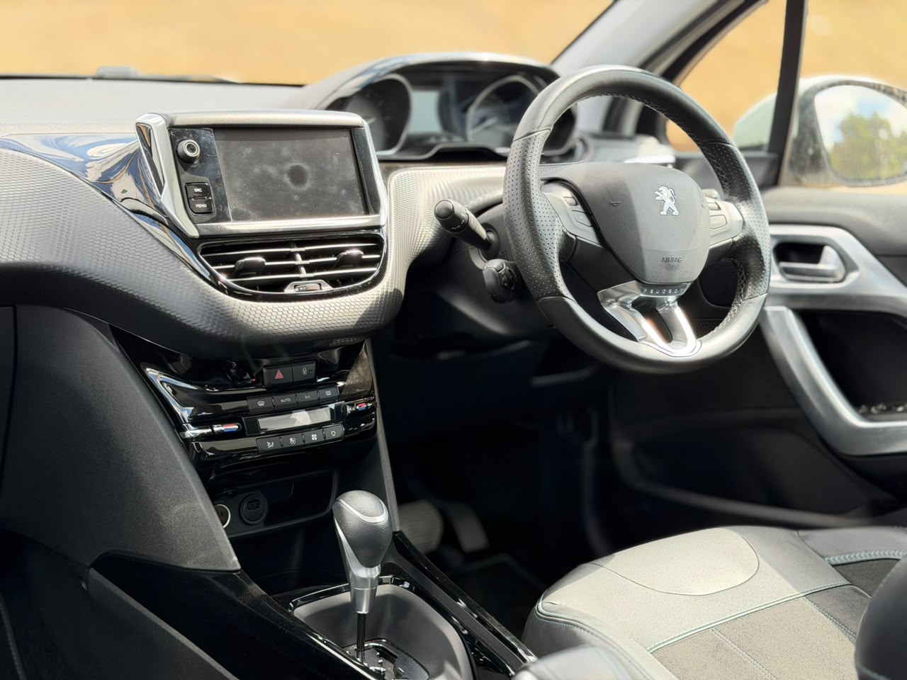 2019 – Peugeot 2008 – White