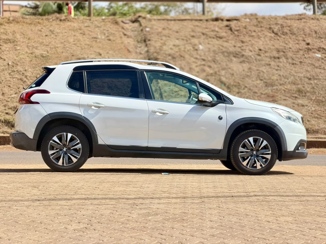 2019 – Peugeot 2008 – White