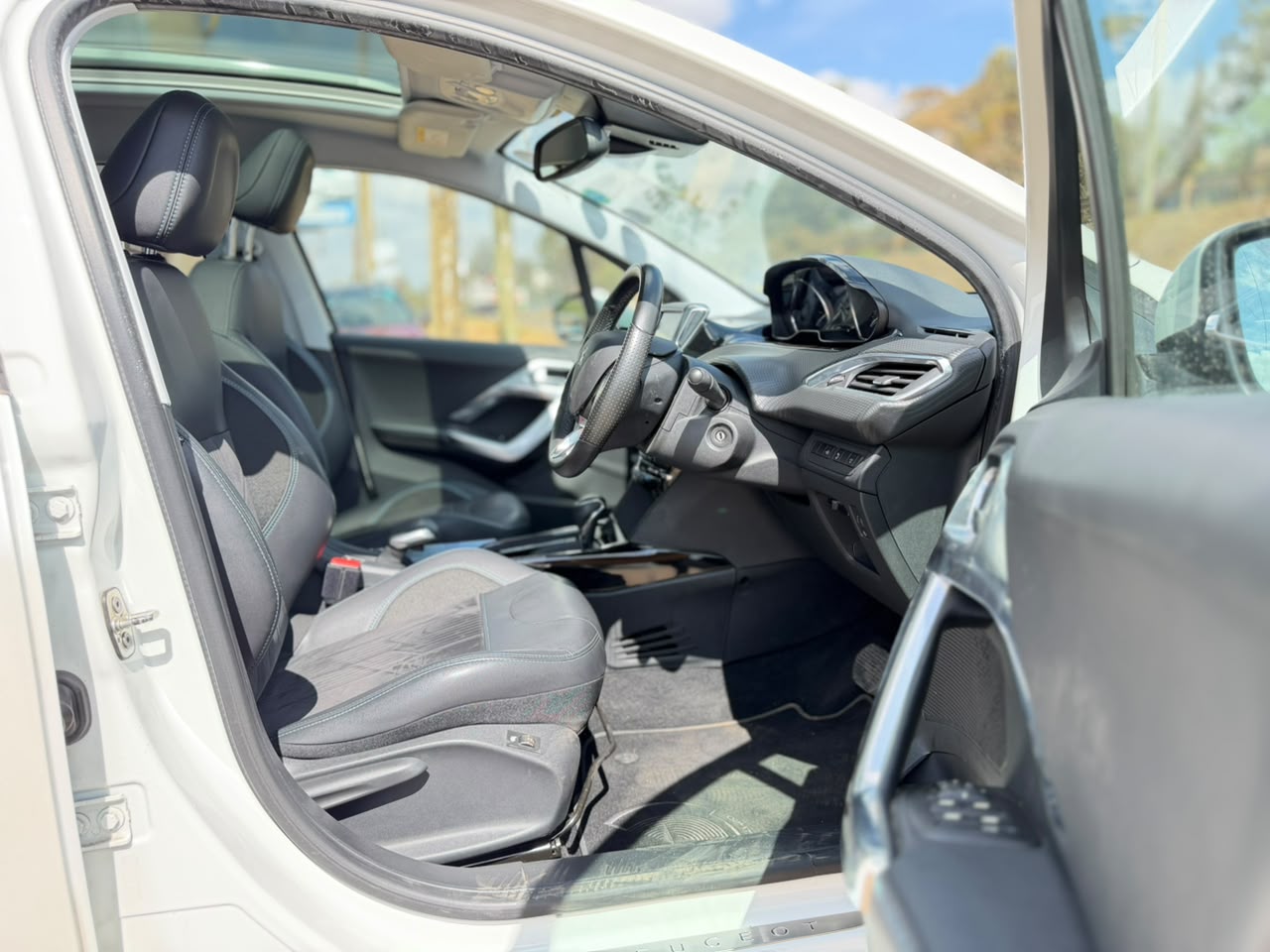 2019 – Peugeot 2008 – White