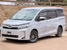 2019 – Toyota Voxy – Silver