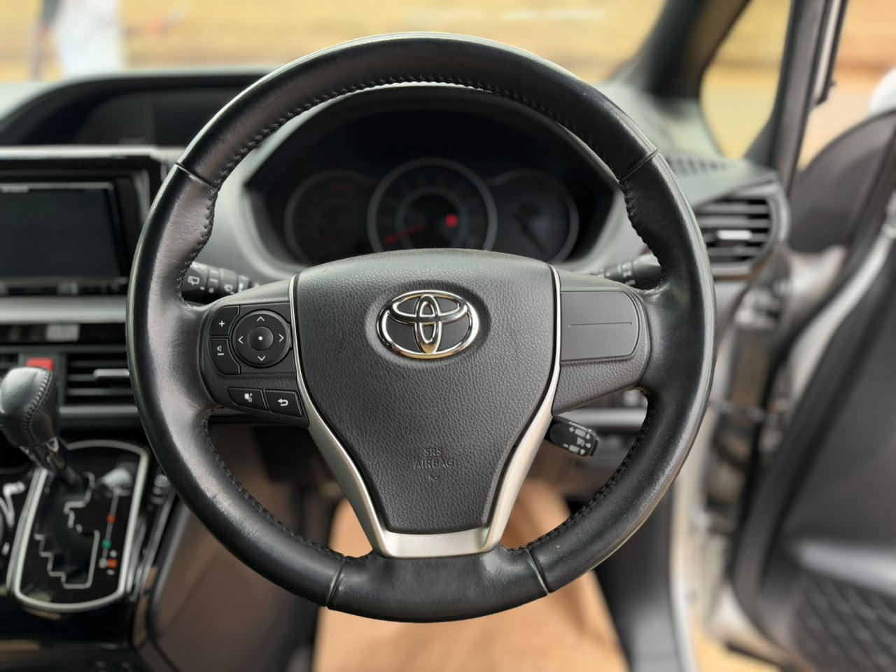 2019 – Toyota Voxy – Silver