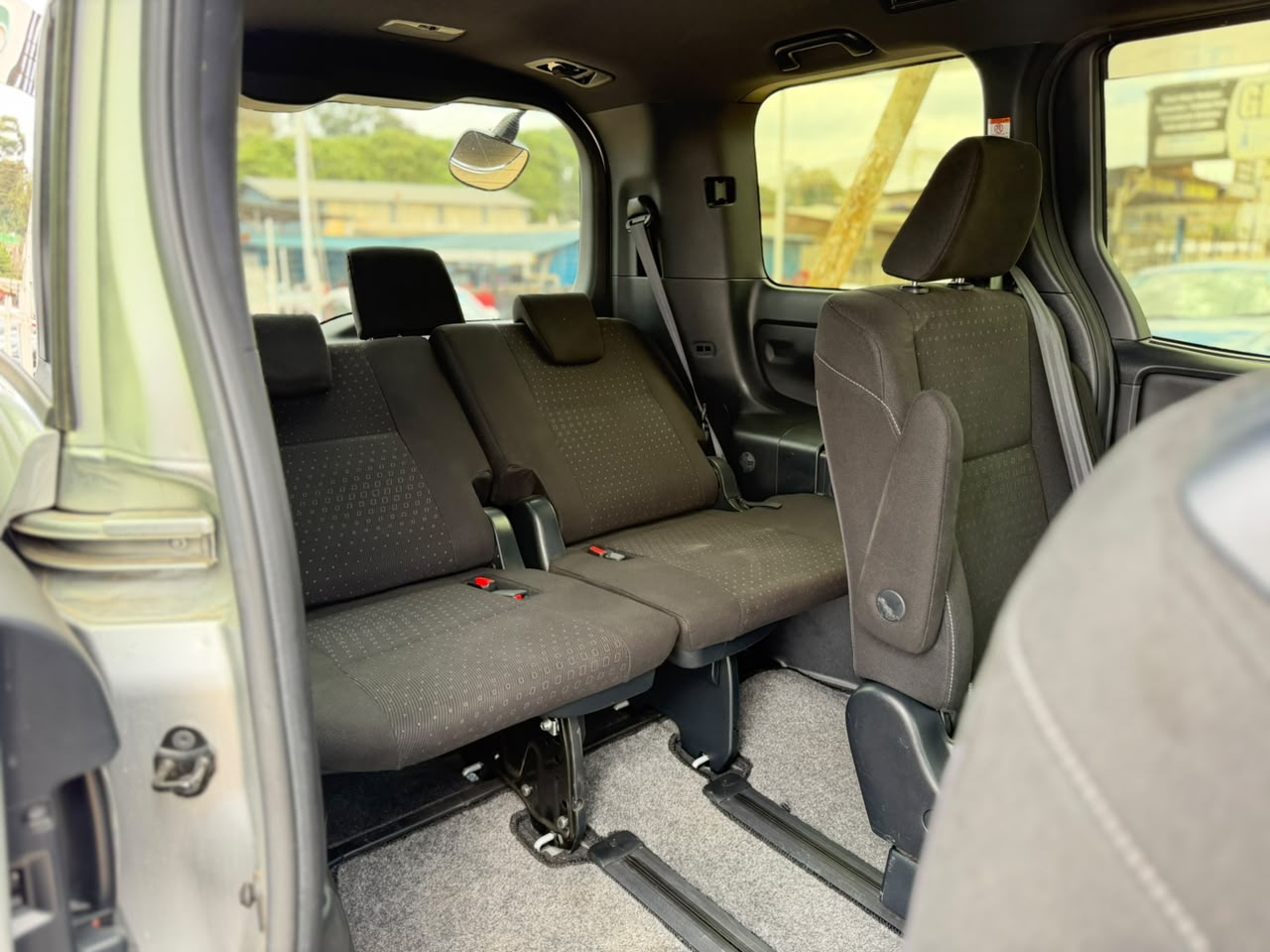2019 – Toyota Voxy – Silver