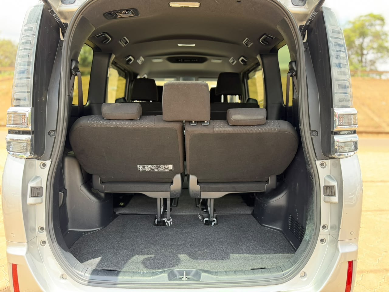 2019 – Toyota Voxy – Silver