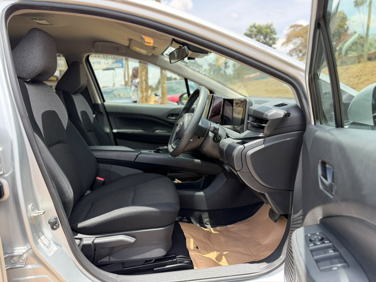 2021 – Nissan Note E-Power – Silver