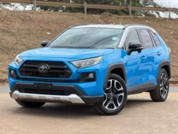2019 – Toyota Adventure – Blue