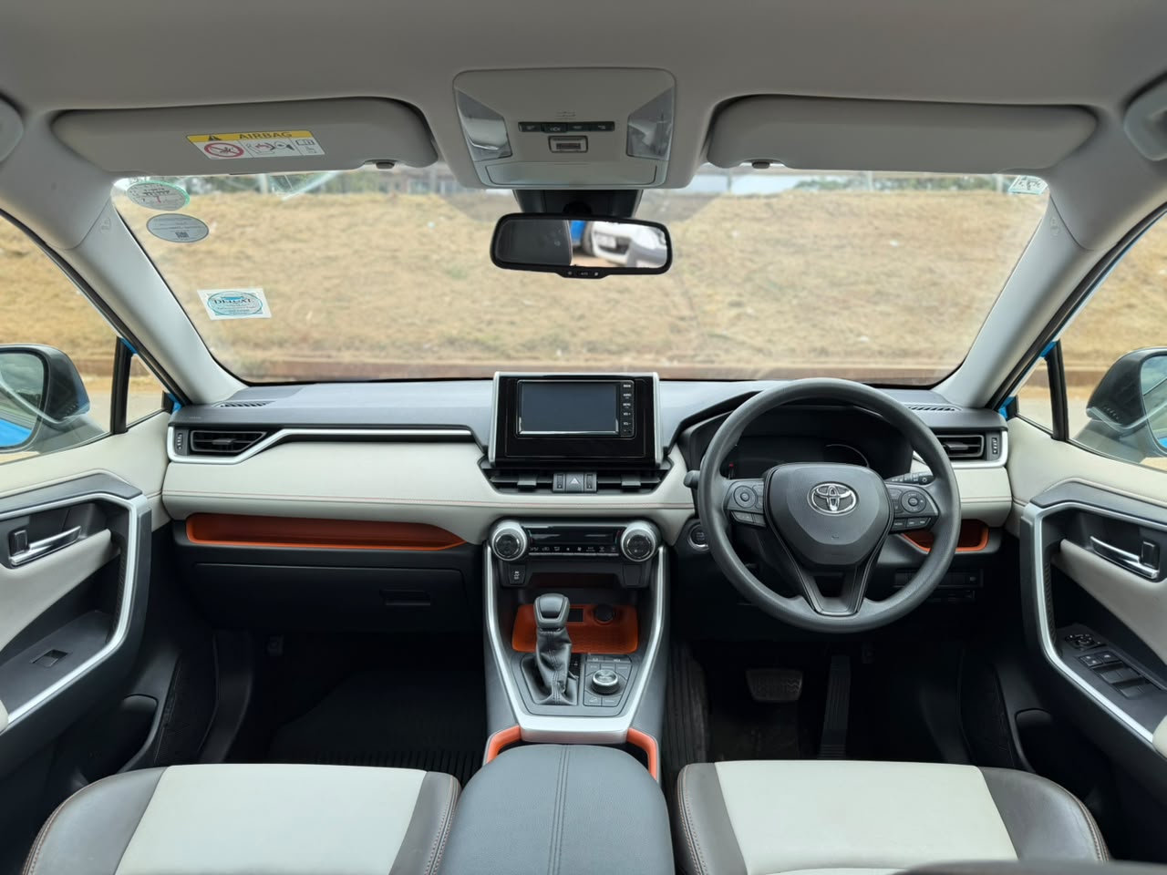 2019 – Toyota Adventure – Blue