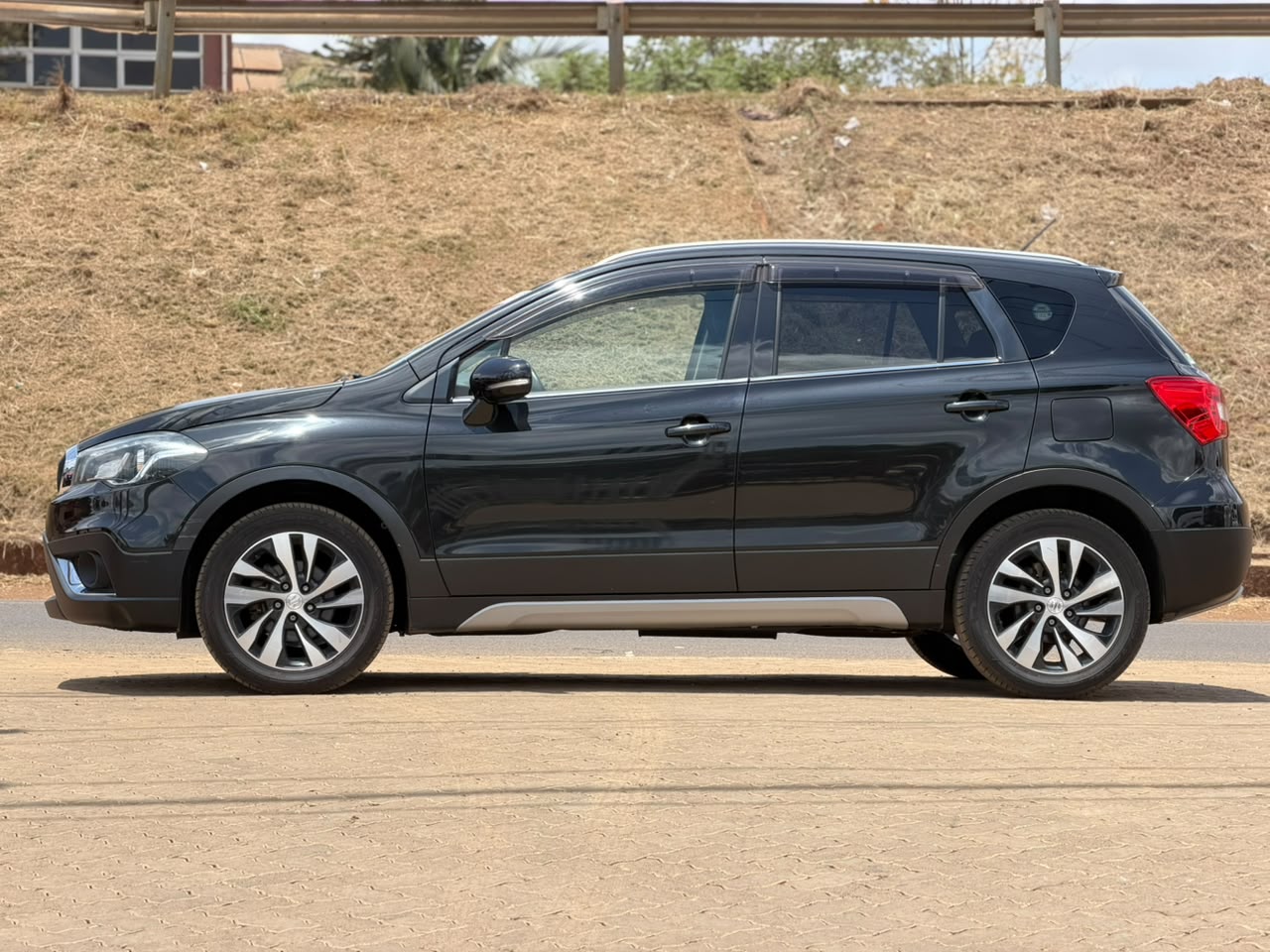 2019 -Suzuki S-Cross (AllGrip) – Black
