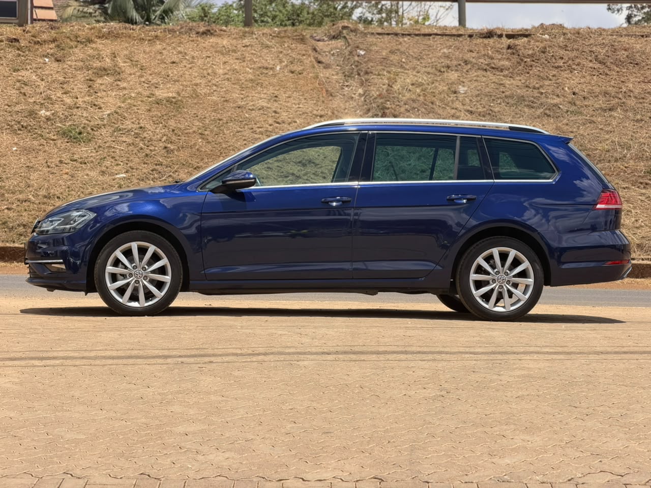 2019 – Volkswagen Golf TSI – Blue