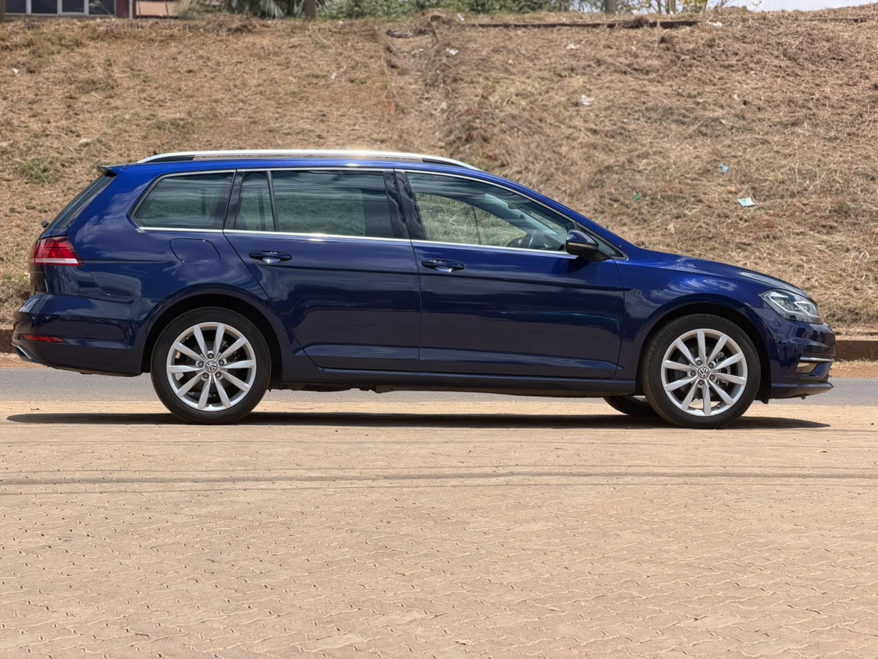 2019 – Volkswagen Golf TSI – Blue