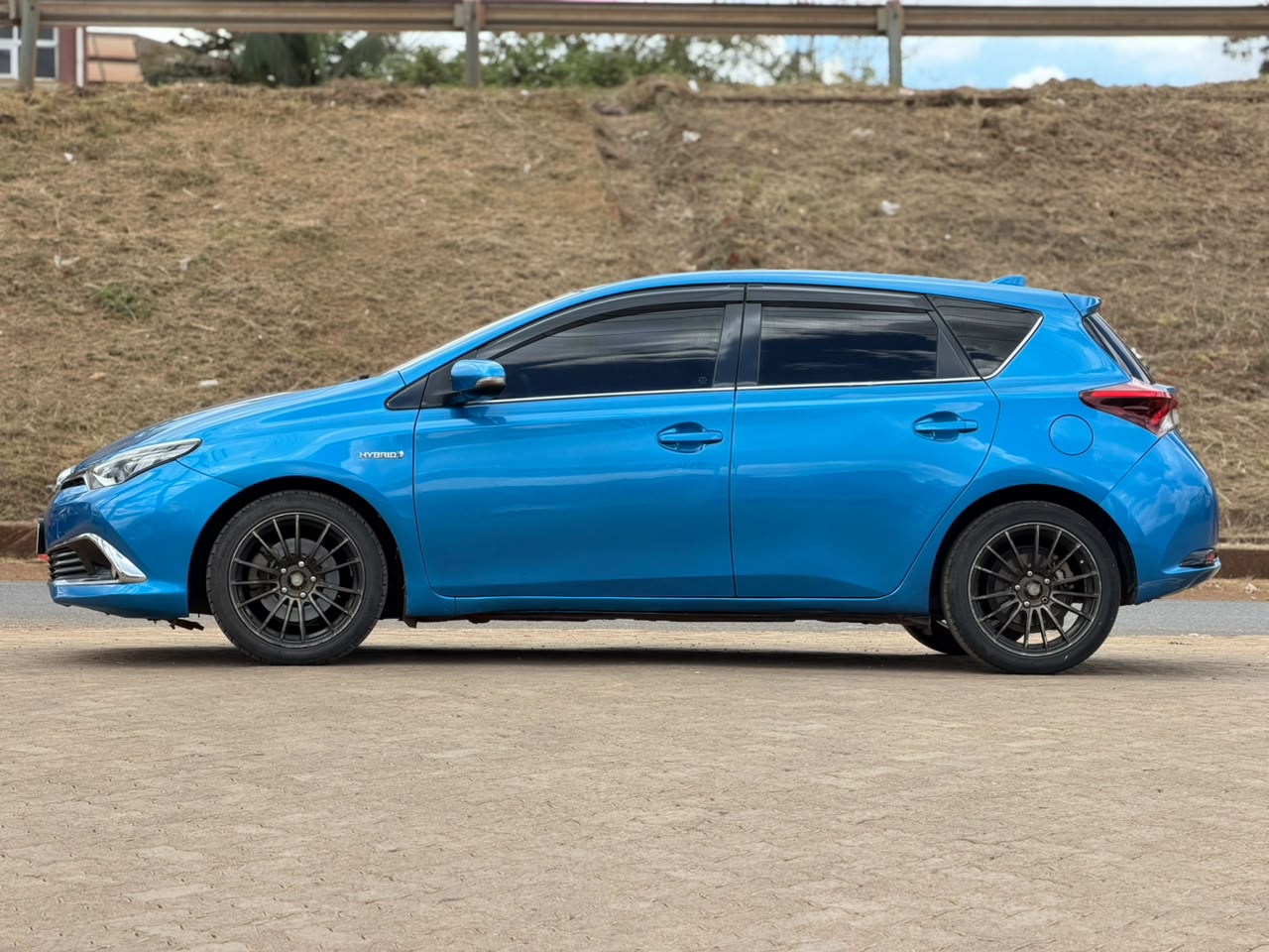 2016 – Toyota Auris Hybrid – Blue