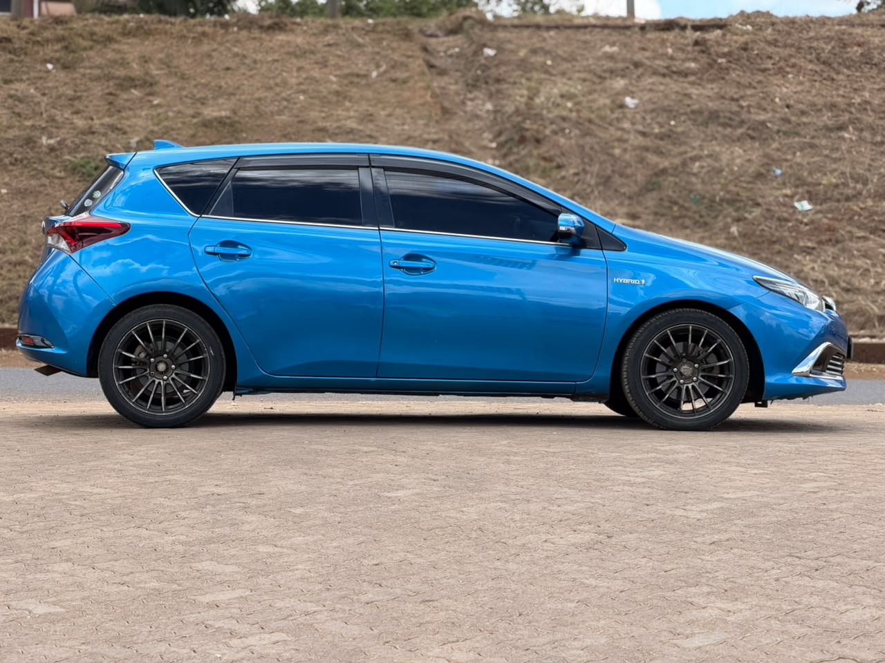 2016 – Toyota Auris Hybrid – Blue