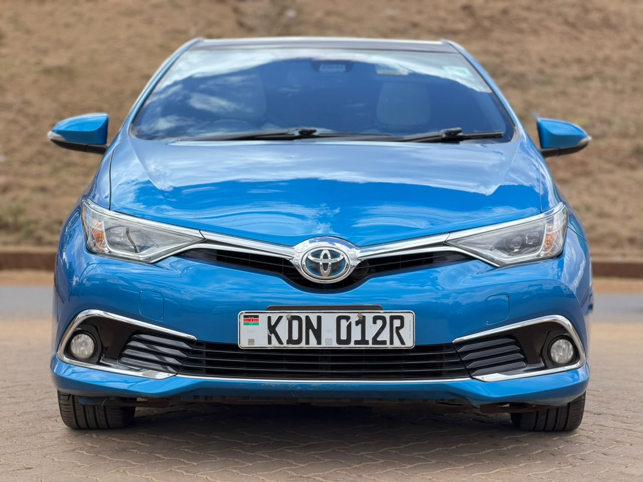 2016 – Toyota Auris Hybrid – Blue