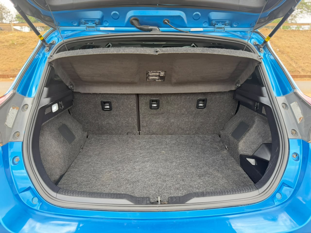 2016 – Toyota Auris Hybrid – Blue
