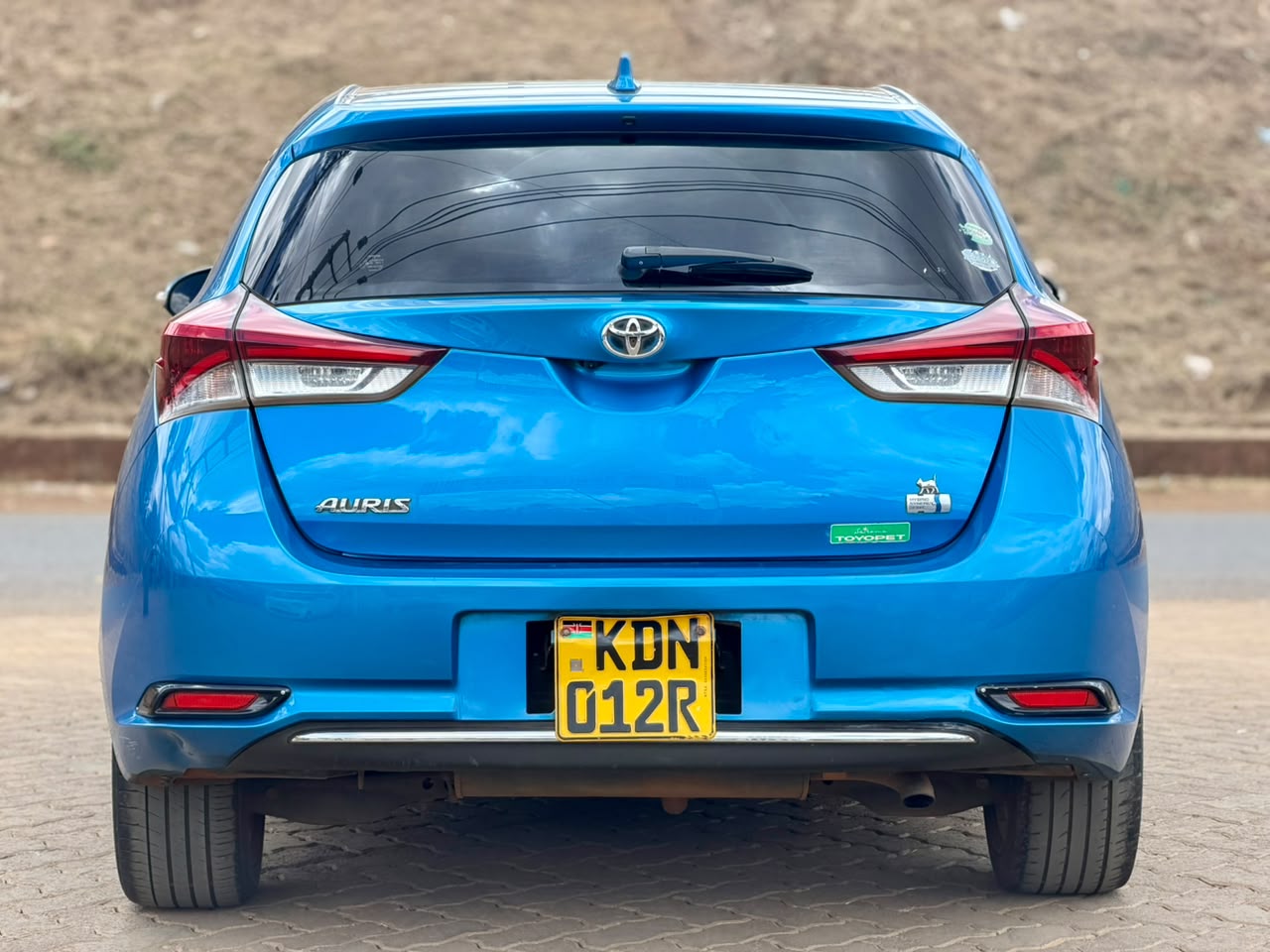 2016 – Toyota Auris Hybrid – Blue