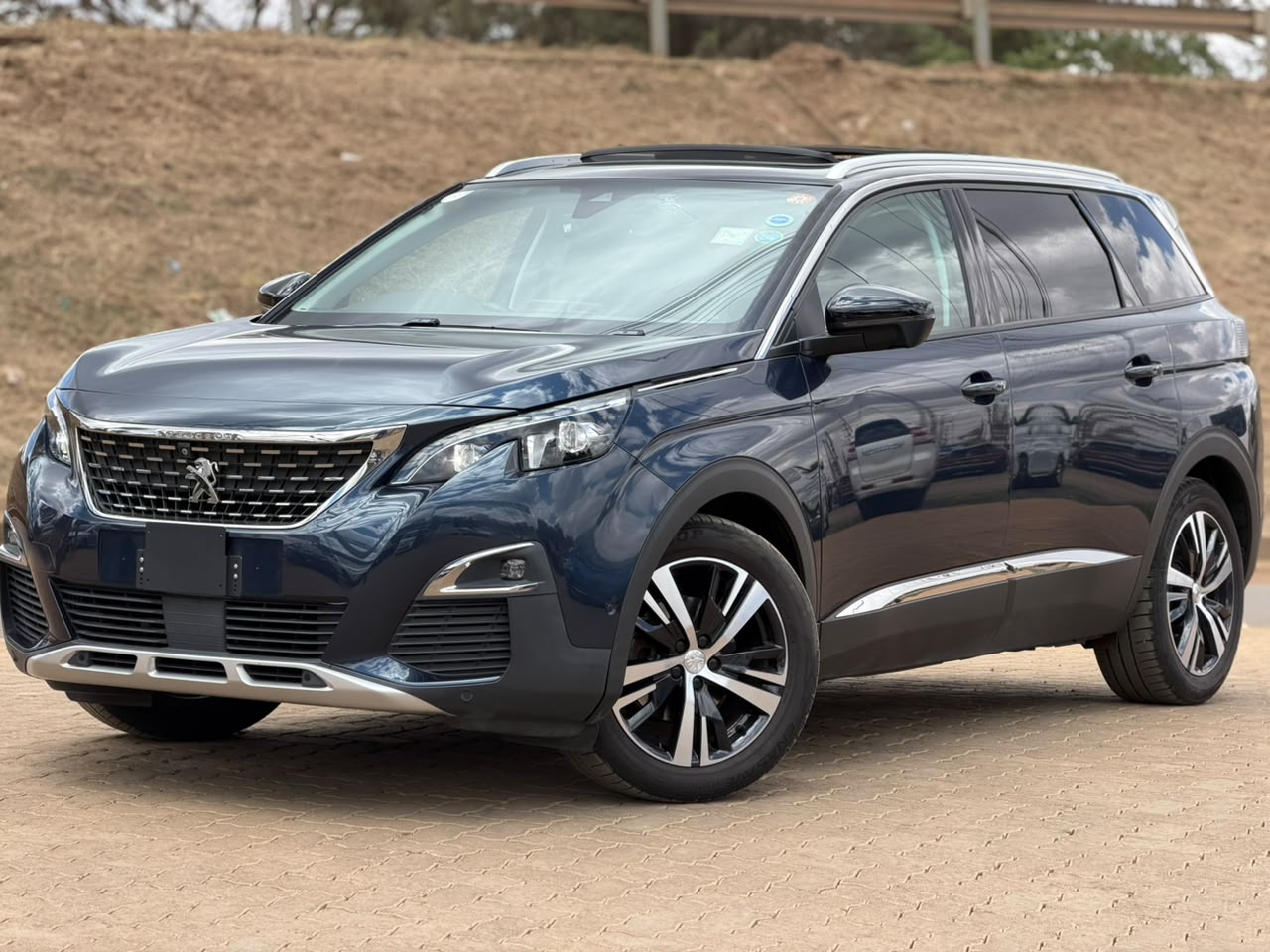 2019 – Peugeot 5008 – Navy Blue