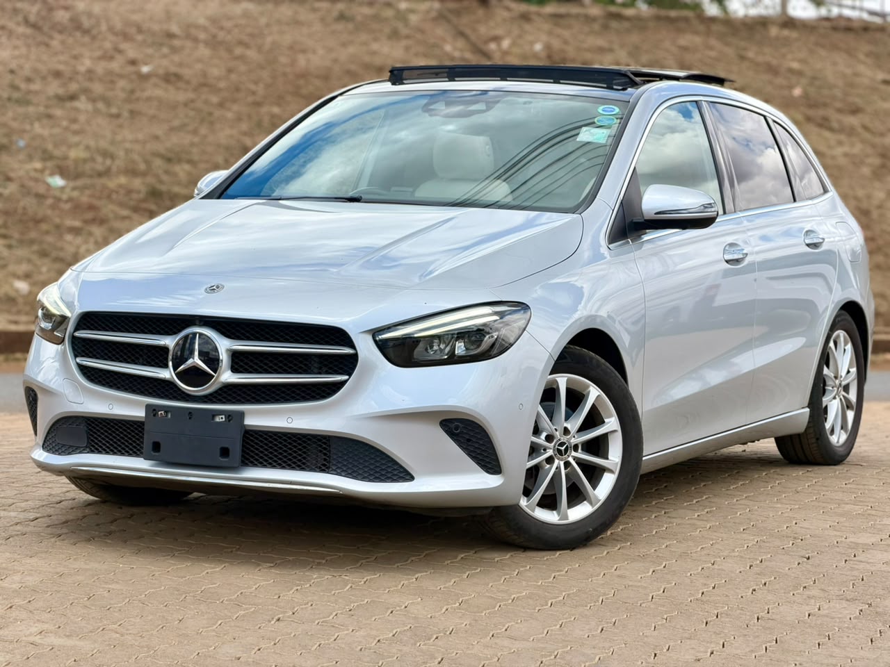 2019 – Mercedes-Benz B180 – Silver
