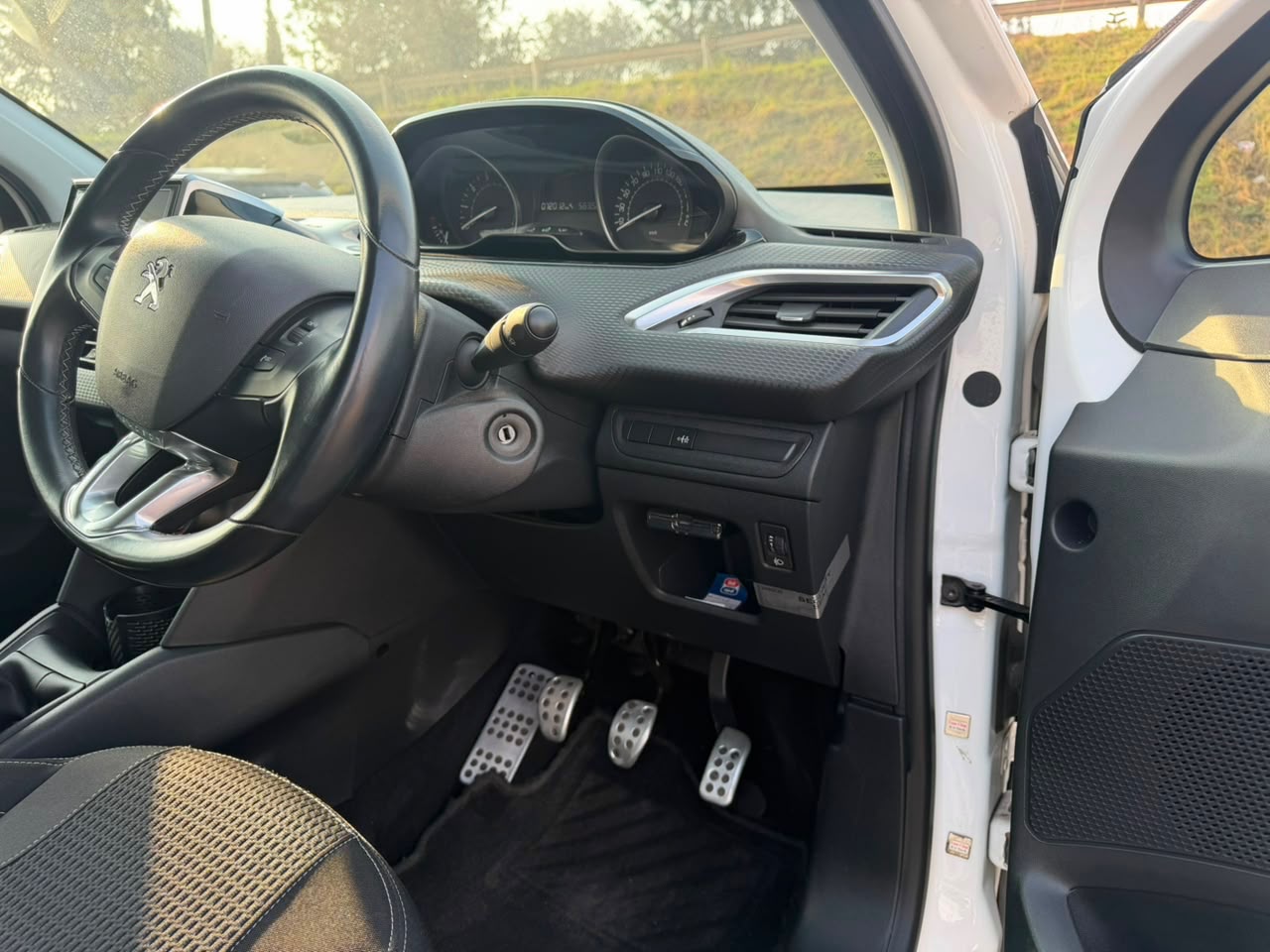 2018 – Peugeot 208 – White