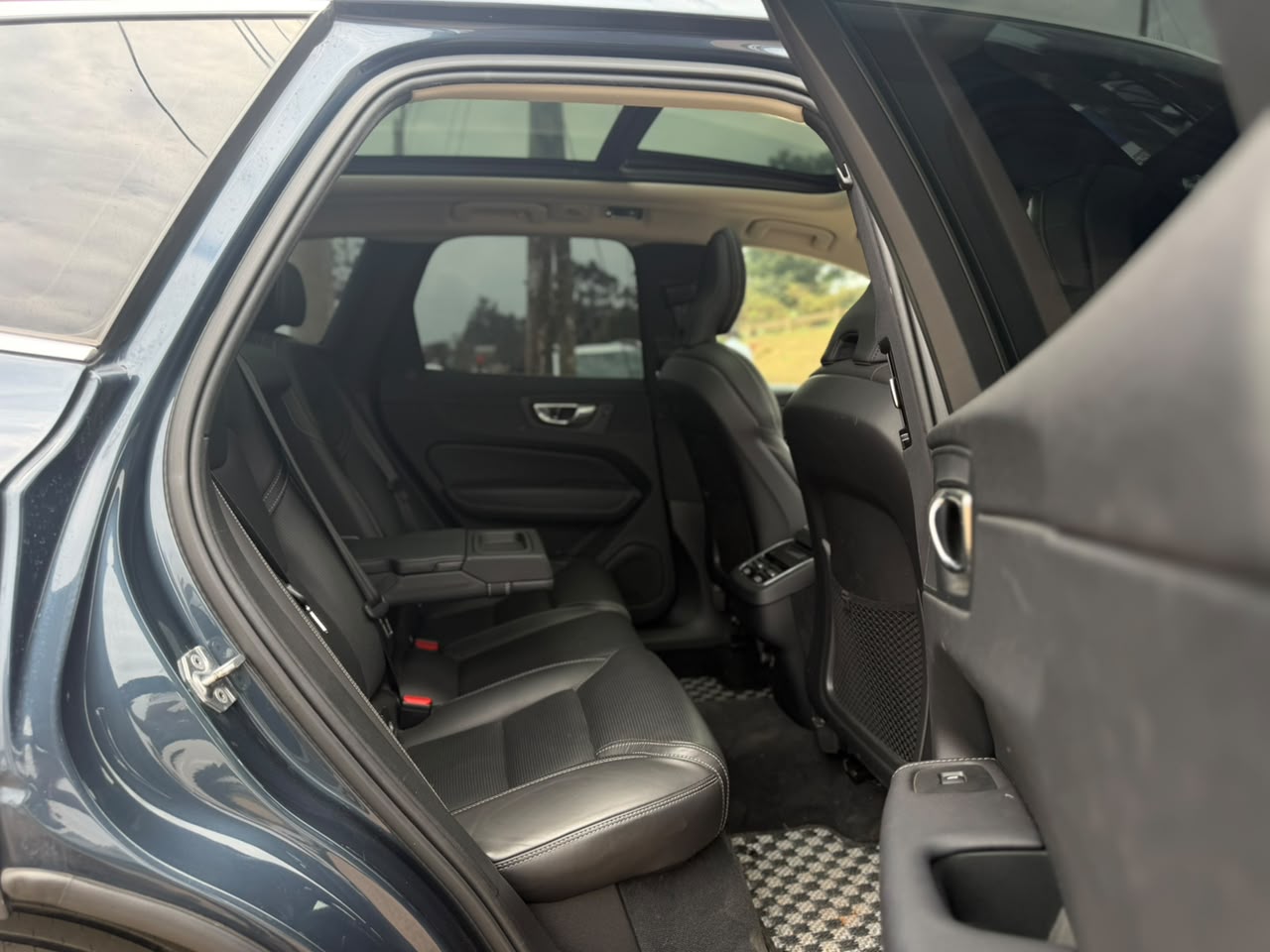 2019 – Volvo XC60 D4 – Blue