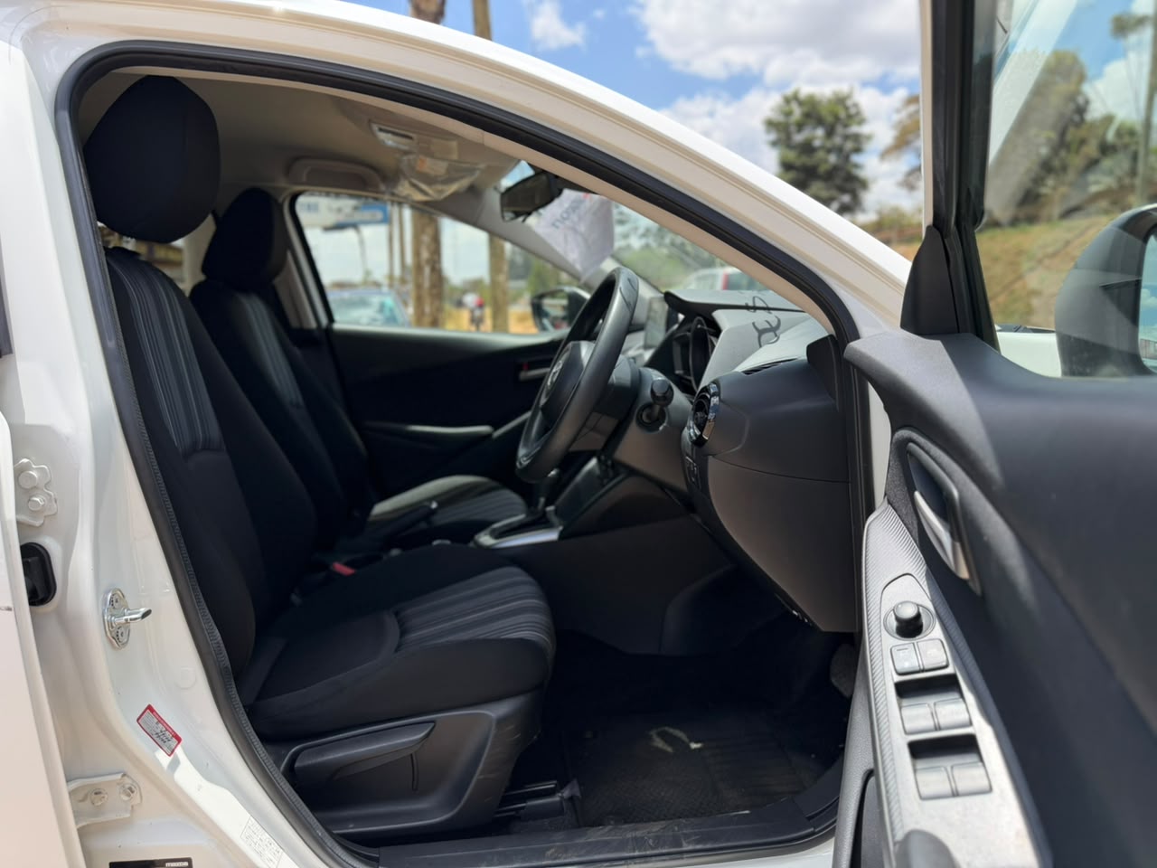 2020 – Mazda 2 (SkyactivG) – White