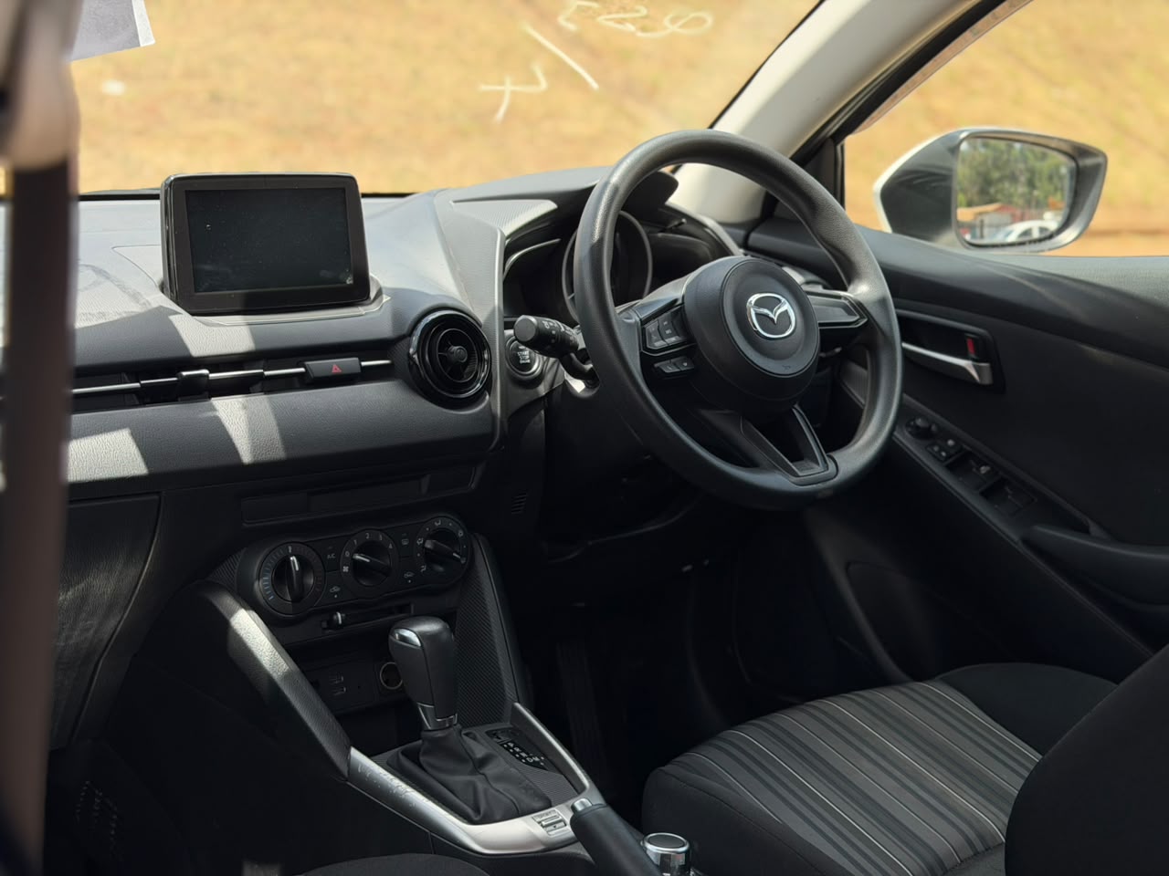 2020 – Mazda 2 (SkyactivG) – White