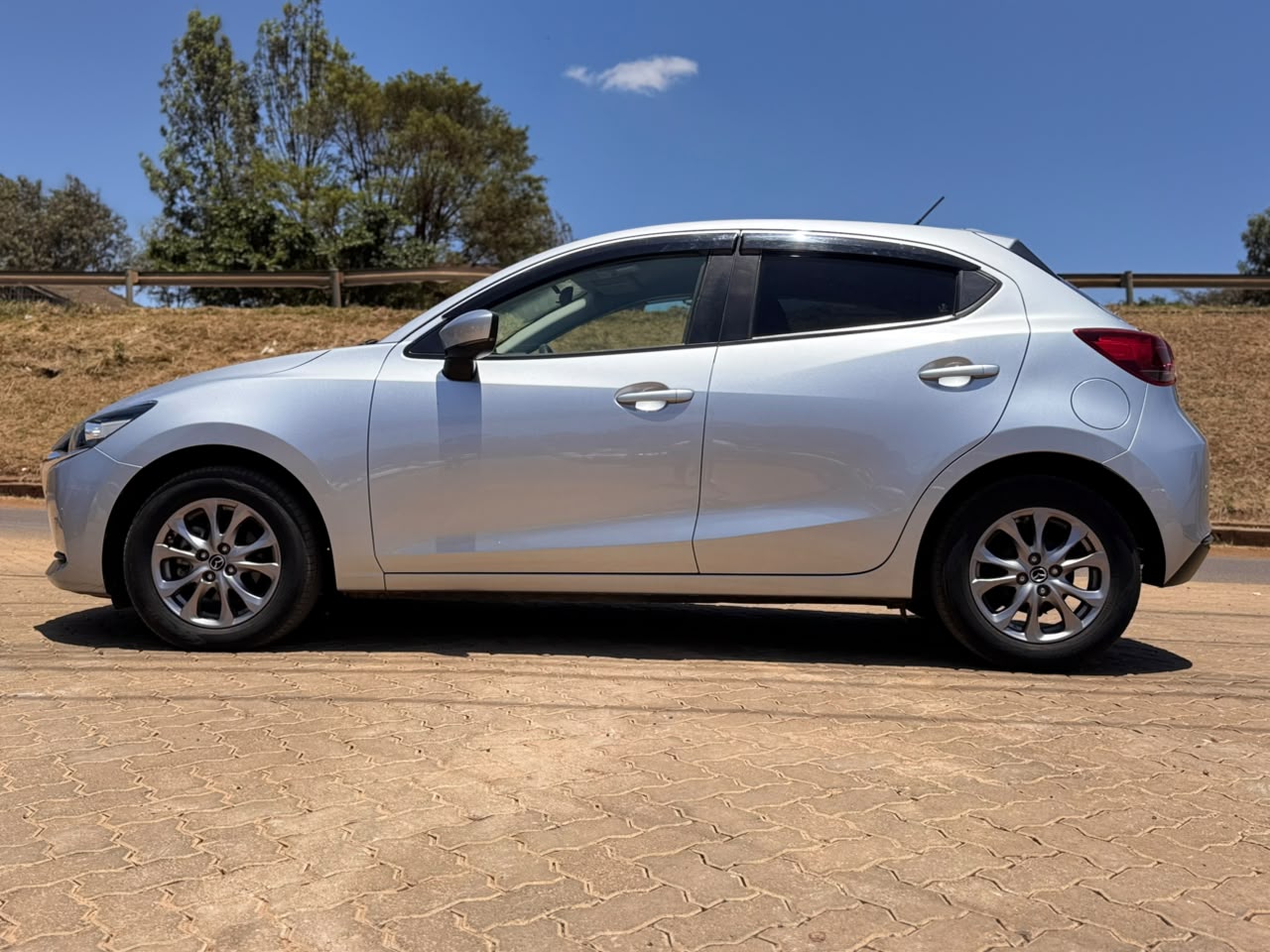 2020 – Mazda 2 – Silver