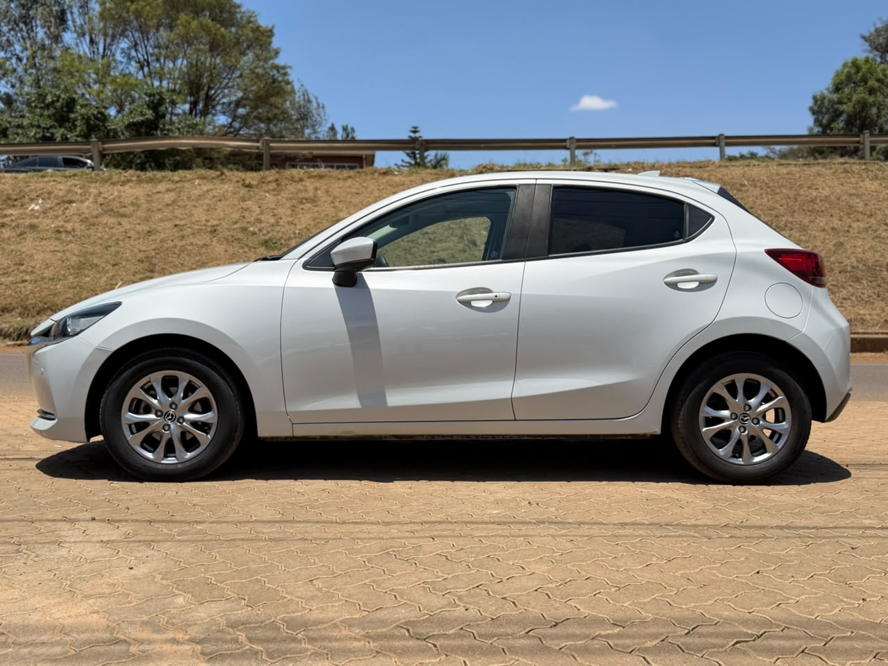 2020 – Mazda 2 – Ash Grey