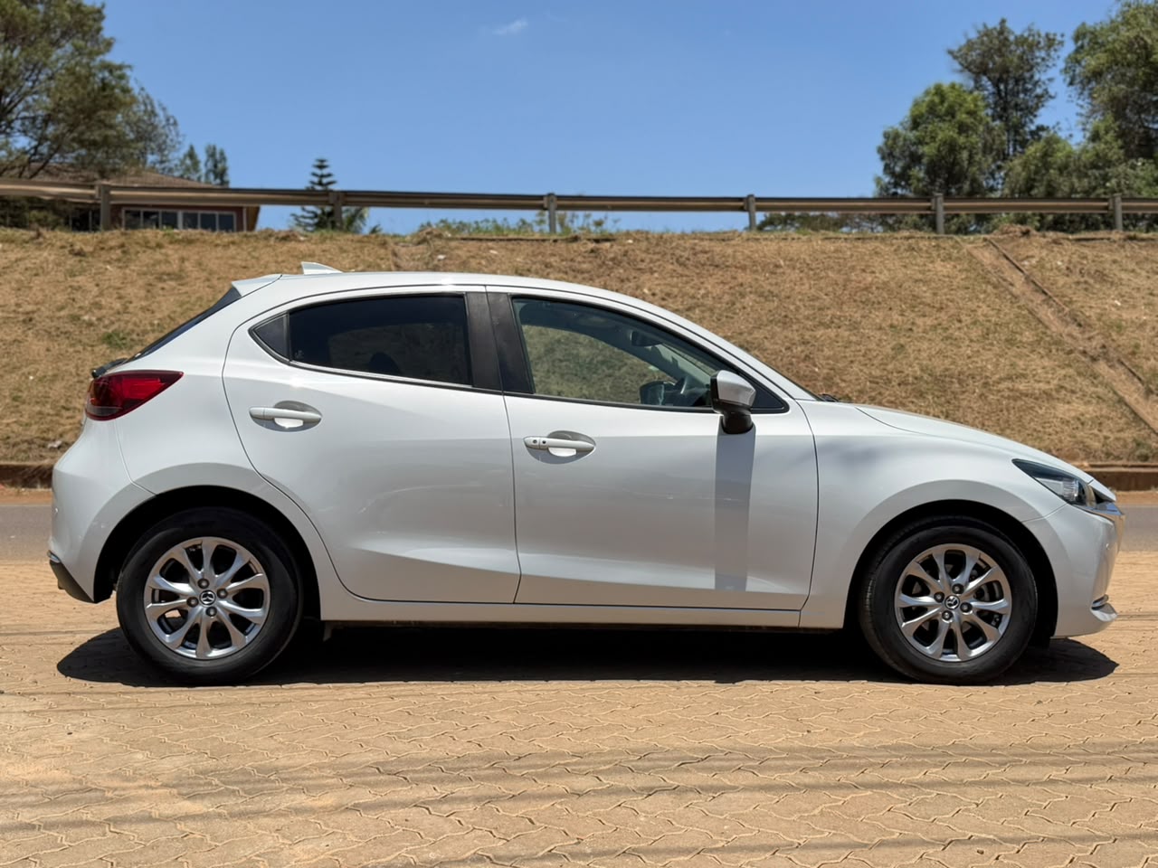 2020 – Mazda 2 – Ash Grey