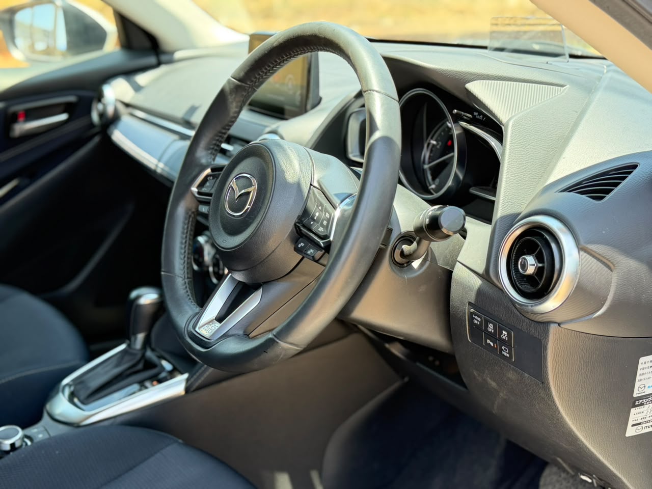 2020 – Mazda 2 – Ash Grey