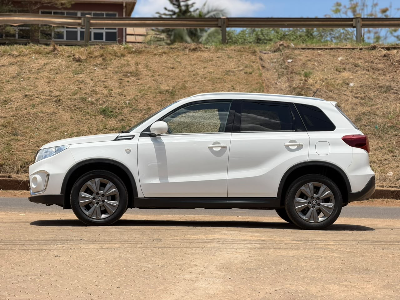 2019 – Suzuki Vitara – White