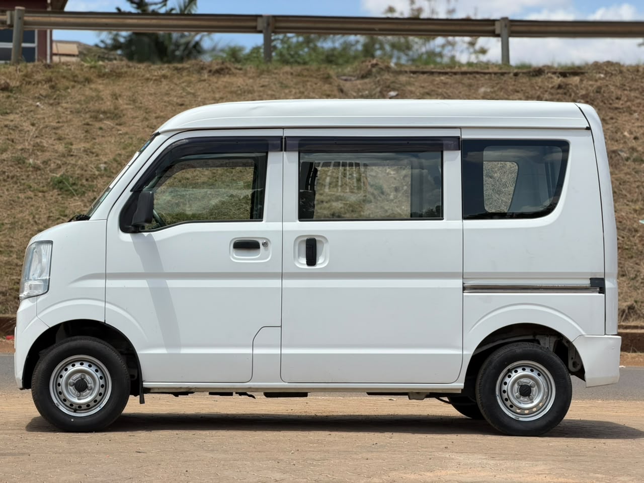 2020 – Suzuki Every – White