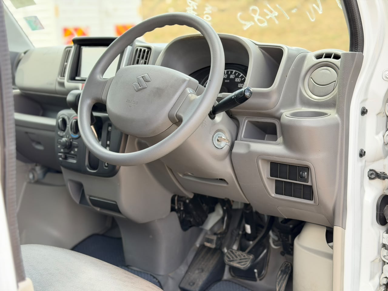 2020 – Suzuki Every – White