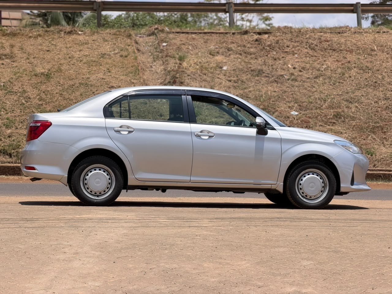2019 – Toyota Axio – Silver