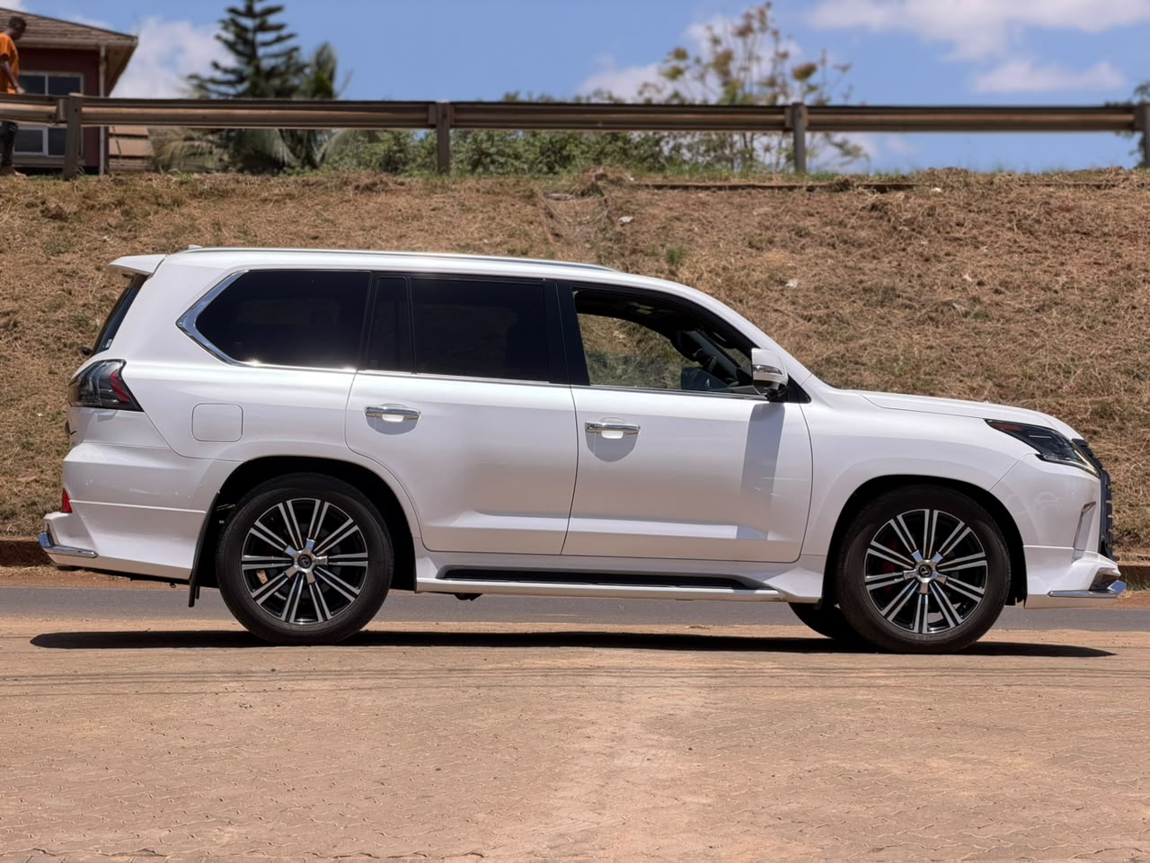 2020 – Lexus L X570 – White