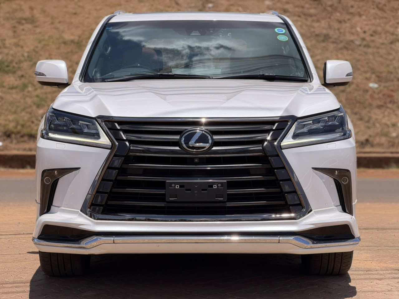2020 – Lexus L X570 – White