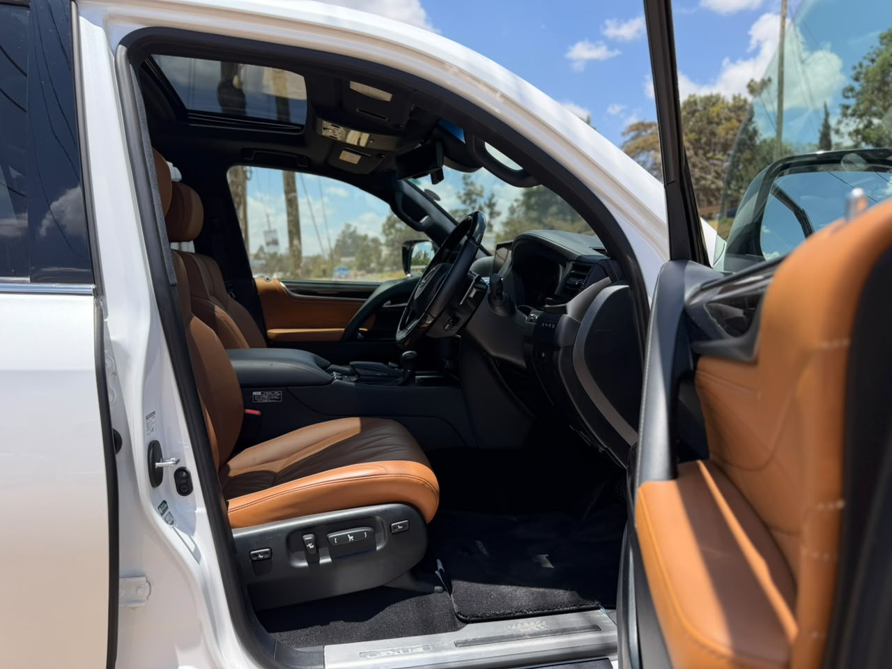2020 – Lexus L X570 – White