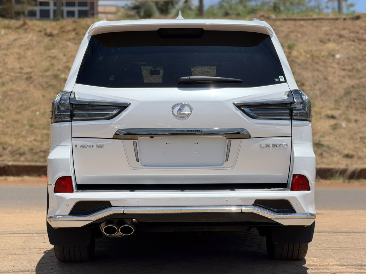 2020 – Lexus L X570 – White