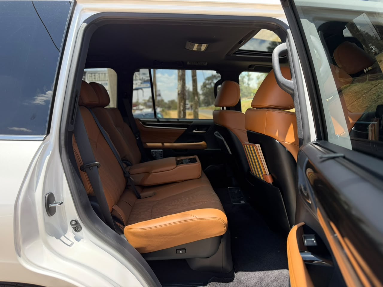 2020 – Lexus L X570 – White