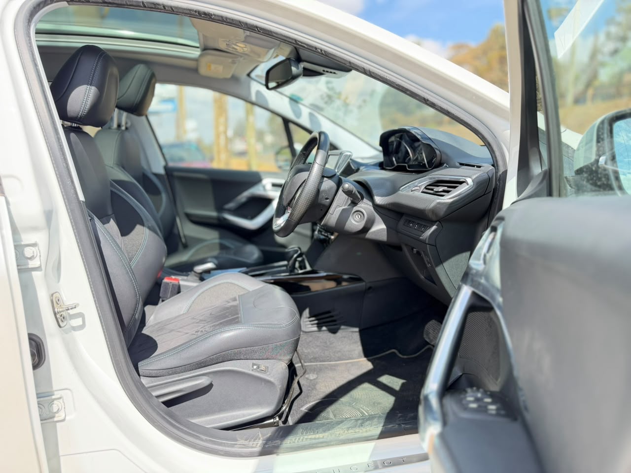 2019 – Peugeot 2008 – White