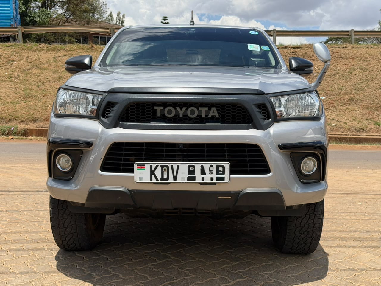 2018 – Toyota Hilux Double Cabin – Silver