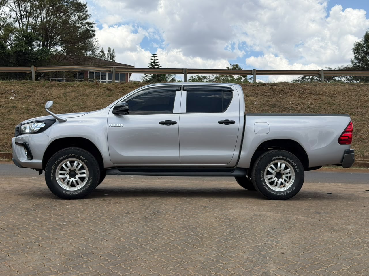 2018 – Toyota Hilux Double Cabin – Silver