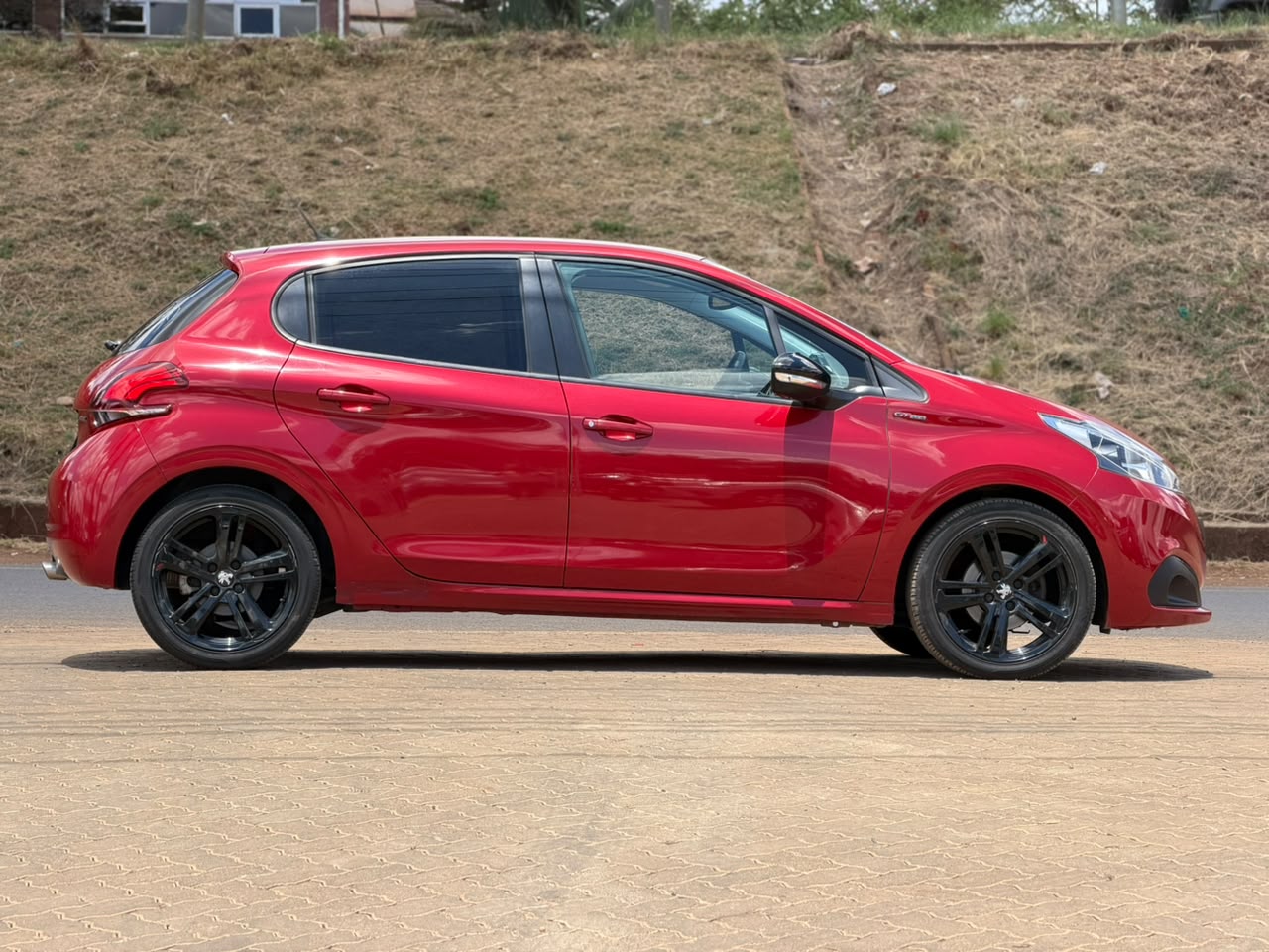 2019 – Peugeot 208 Gt Line – Red